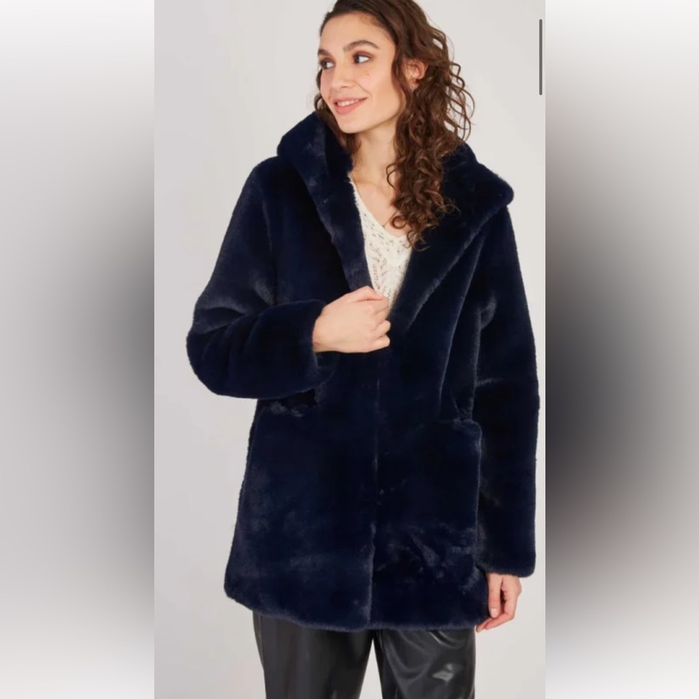 DERHY Faux fur hooded coat size M
New without tags